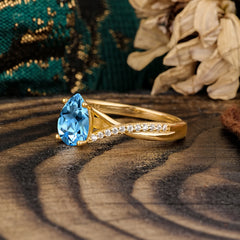 Timeless Vintage 4-Prong Pear-Cut Aquamarine Engagement Ring