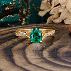 Timeless Vintage 4-Prong Pear-Cut Emerald Engagement Ring