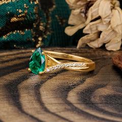Timeless Vintage 4-Prong Pear-Cut Emerald Engagement Ring