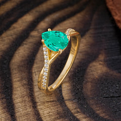 Timeless Vintage 4-Prong Pear-Cut Emerald Engagement Ring