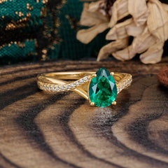 Timeless Vintage 4-Prong Pear-Cut Emerald Engagement Ring