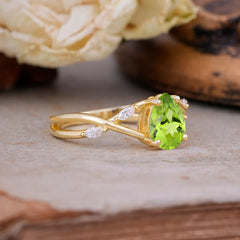 Lux Minimalist 4-Prong Pear-Cut Peridot Engagement Ring