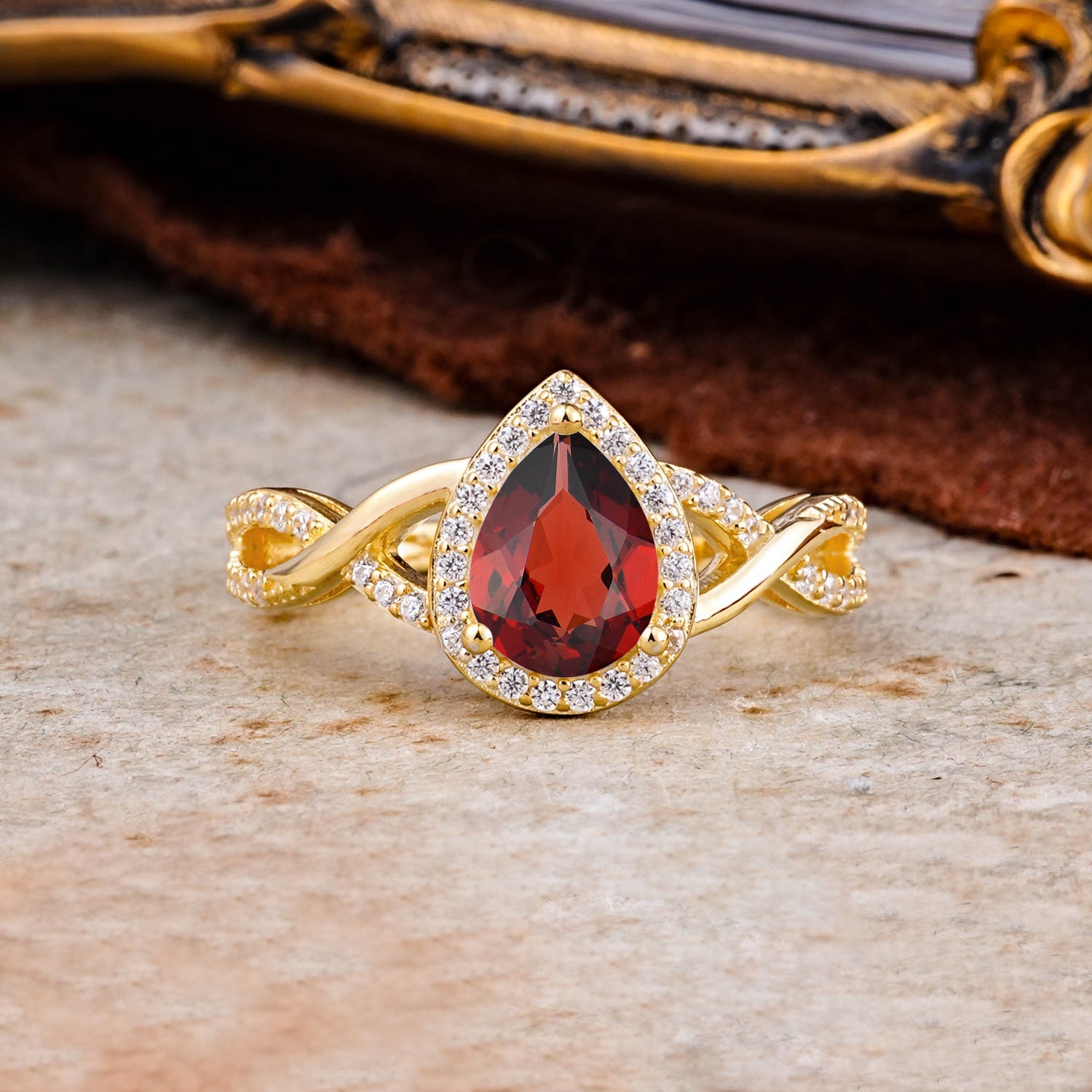 Dazzling 3 - Prong Pear-Cut Natural Garnet Engagement Ring