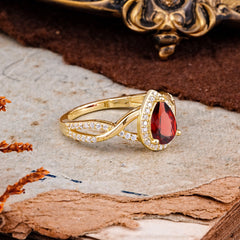 Dazzling 3 - Prong Pear-Cut Natural Garnet Engagement Ring