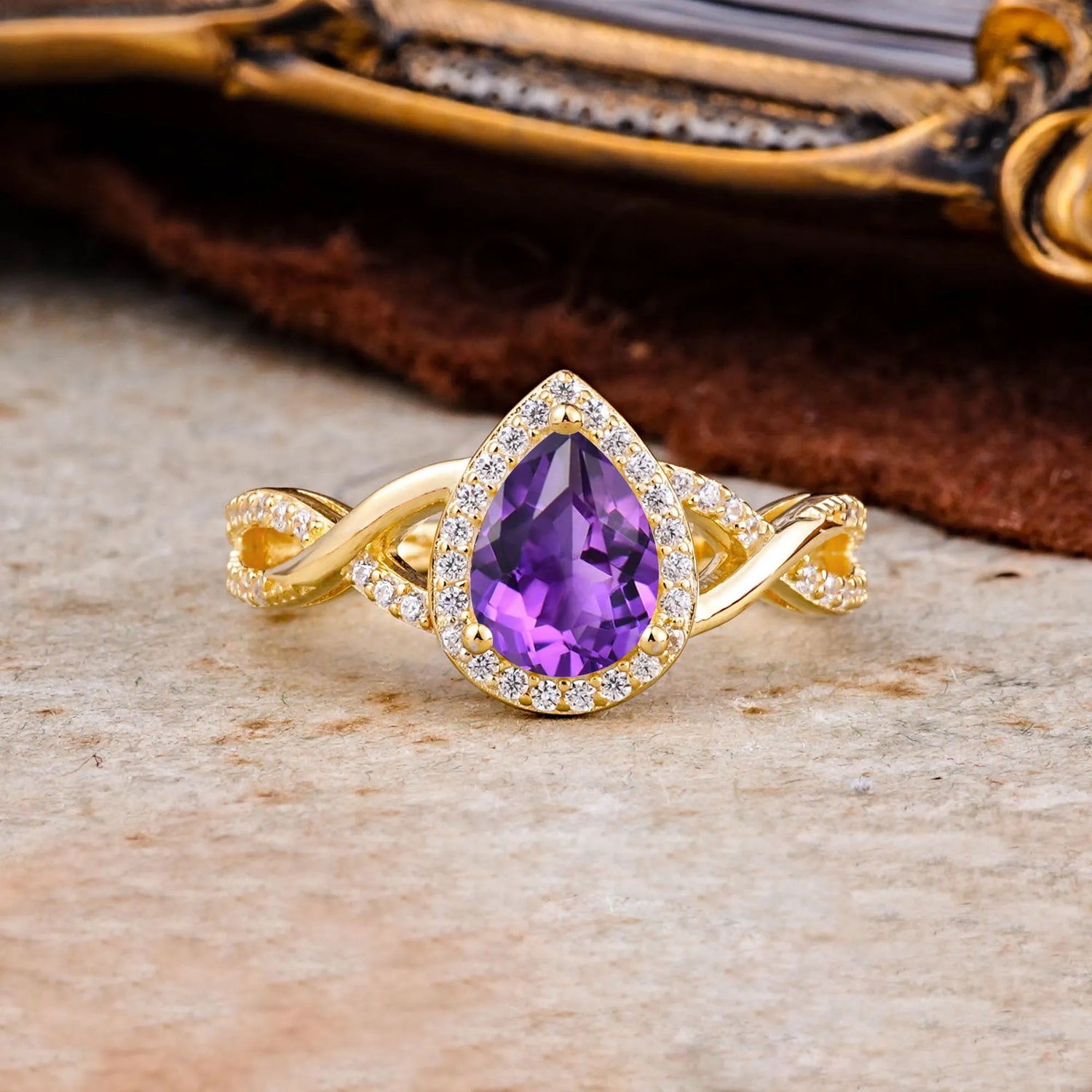 Dazzling 3 - Prong Pear-Cut Natural Amethyst Engagement Ring