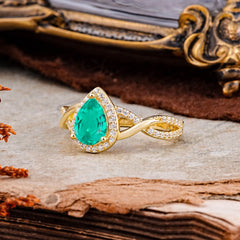 Dazzling 3 - Prong Pear-Cut Emerald Engagement Ring