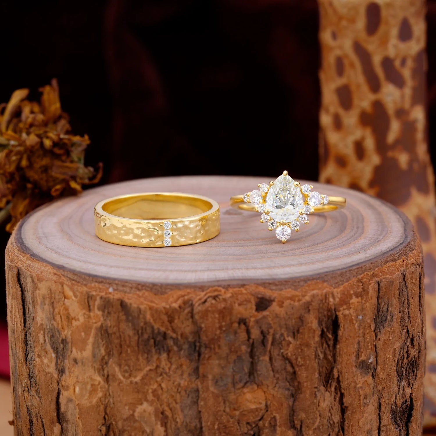 Luxurious 5-Prong Pear-Cut Moissanite Engagement Couple Rings