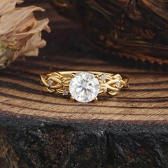 Vintage 4-Prong Round Cut Moissanite Engagement Ring