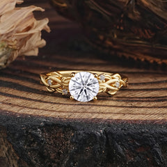 Vintage 4-Prong Round Cut Lab Diamond Engagement Ring