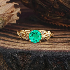 Vintage 4-Prong Round Cut Emerald Engagement Ring