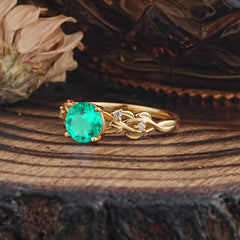 Vintage 4-Prong Round Cut Emerald Engagement Ring