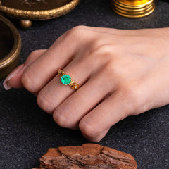 Vintage 4-Prong Round Cut Emerald Engagement Ring