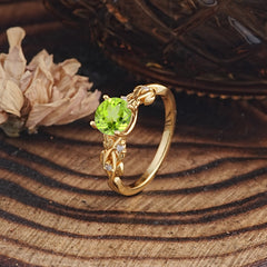 Vintage 4-Prong Round Cut Peridot Engagement Ring