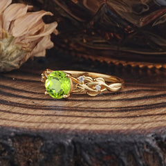 Vintage 4-Prong Round Cut Peridot Engagement Ring