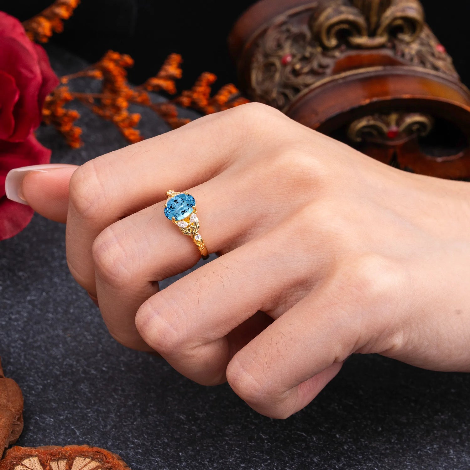 Vintage Leaf 4-Prong Oval Aquamarine Engagement Ring for Women