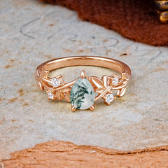 Luxury Vintage Haute Nature 4-Prong Oval Natural Moss Agate Ring