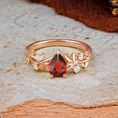 Luxury Vintage Nature-Inspired 4-Prong Oval Natural Garnet Ring