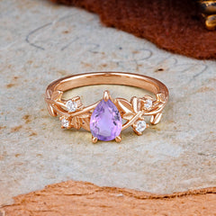 Luxury Vintage Haute Nature 4-Prong Oval Natural Amethyst Ring