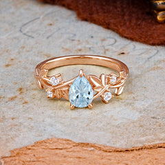 Luxury Vintage Nature-Inspired 4-Prong Oval Aquamarine Ring