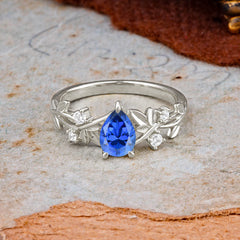 Luxury Vintage Haute Nature Inspired 4-Prong Oval Sapphire Ring