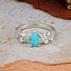Luxury Vintage Haute Nature Inspired 4-Prong Oval Turquoise Ring