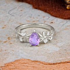 Luxury Vintage Haute Nature 4-Prong Oval Natural Amethyst Ring
