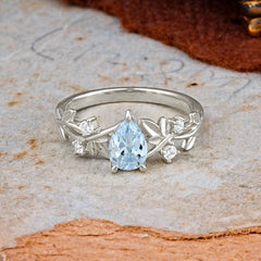 Luxury Vintage Nature-Inspired 4-Prong Oval Aquamarine Ring