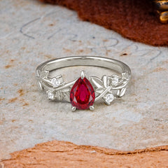 Luxury Vintage Nature-Inspired 4-Prong Oval Ruby Ring