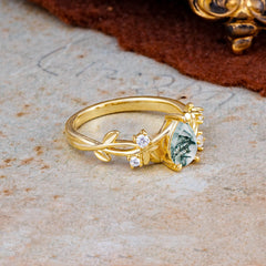 Luxury Vintage Haute Nature 4-Prong Oval Natural Moss Agate Ring