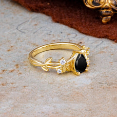 Luxury Vintage Haute Nature 4-Prong Oval Black Onyx Ring