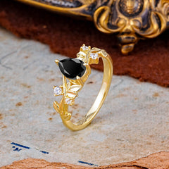 Luxury Vintage Haute Nature 4-Prong Oval Black Onyx Ring