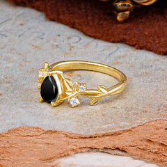 Luxury Vintage Haute Nature 4-Prong Oval Black Onyx Ring