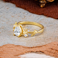 Luxury Vintage Nature-Inspired 4-Prong Oval Lab Diamond Ring
