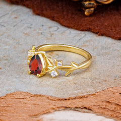 Luxury Vintage Nature-Inspired 4-Prong Oval Natural Garnet Ring