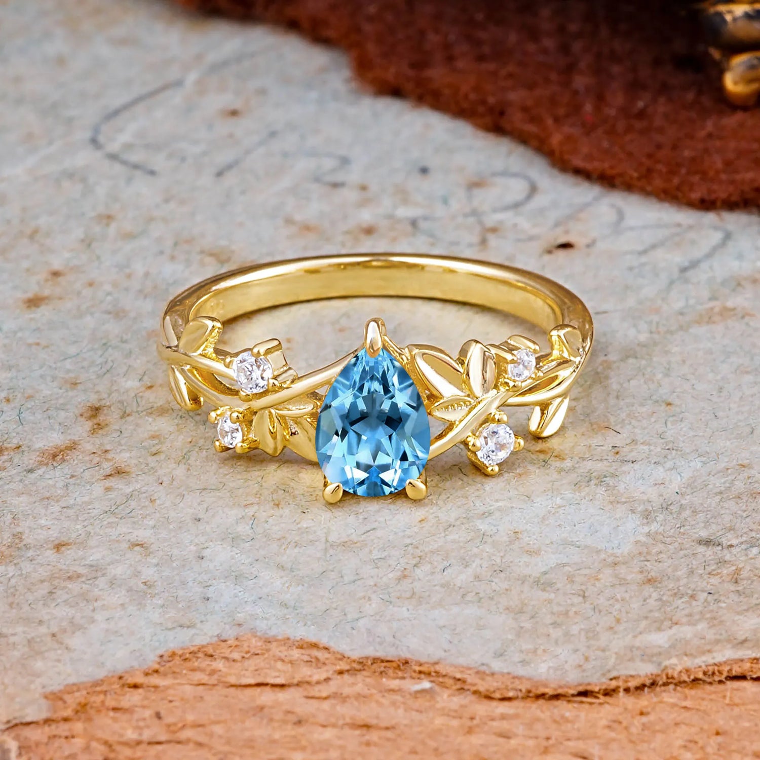 Luxury Vintage Nature-Inspired 4-Prong Oval Aquamarine Ring
