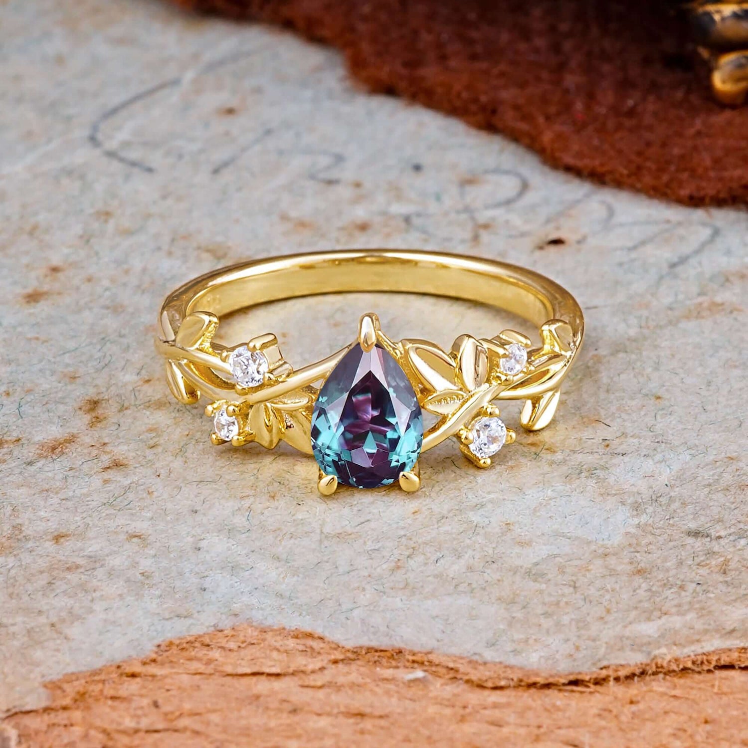 Luxury Vintage Nature-Inspired 4-Prong Oval Alexandrite Engagement Ring