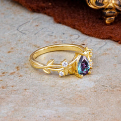 Luxury Vintage Nature-Inspired 4-Prong Oval Alexandrite Ring