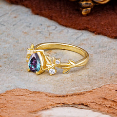 Luxury Vintage Nature-Inspired 4-Prong Oval Alexandrite Ring