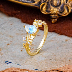 Luxury Vintage Haute Nature 4-Prong Oval Moonstone Ring