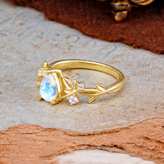 Luxury Vintage Haute Nature 4-Prong Oval Moonstone Ring
