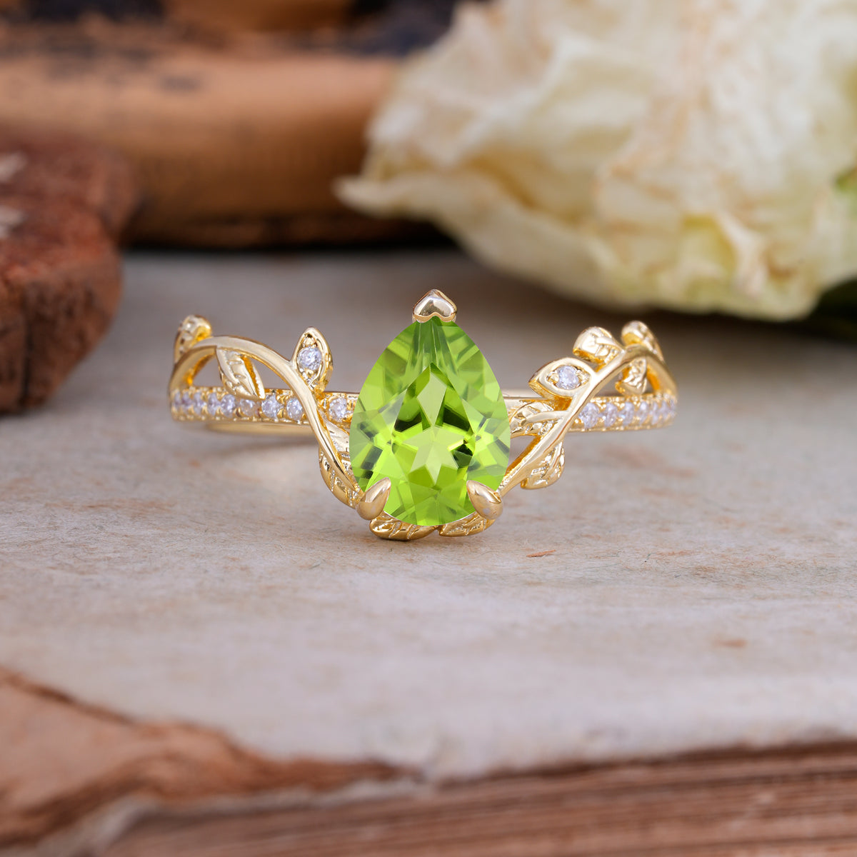 SR16988 Peridot Ring - Yellow-Gold