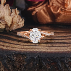 Luxury 4-Prong Oval Moissanite Engagement Ring
