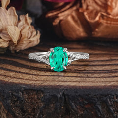 Luxury 4-Prong Oval Emerald Engagement Ring
