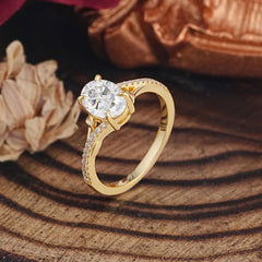 Luxury 4-Prong Oval Moissanite Engagement Ring