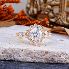 Luxury 4-Prong Round Moissanite Engagement Ring