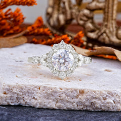 Luxury 4-Prong Round Moissanite Engagement Ring