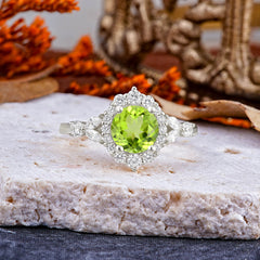 Luxury 4-Prong Round Cut Peridot Engagement Ring
