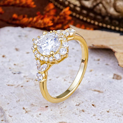 Luxury 4-Prong Round Moissanite Engagement Ring