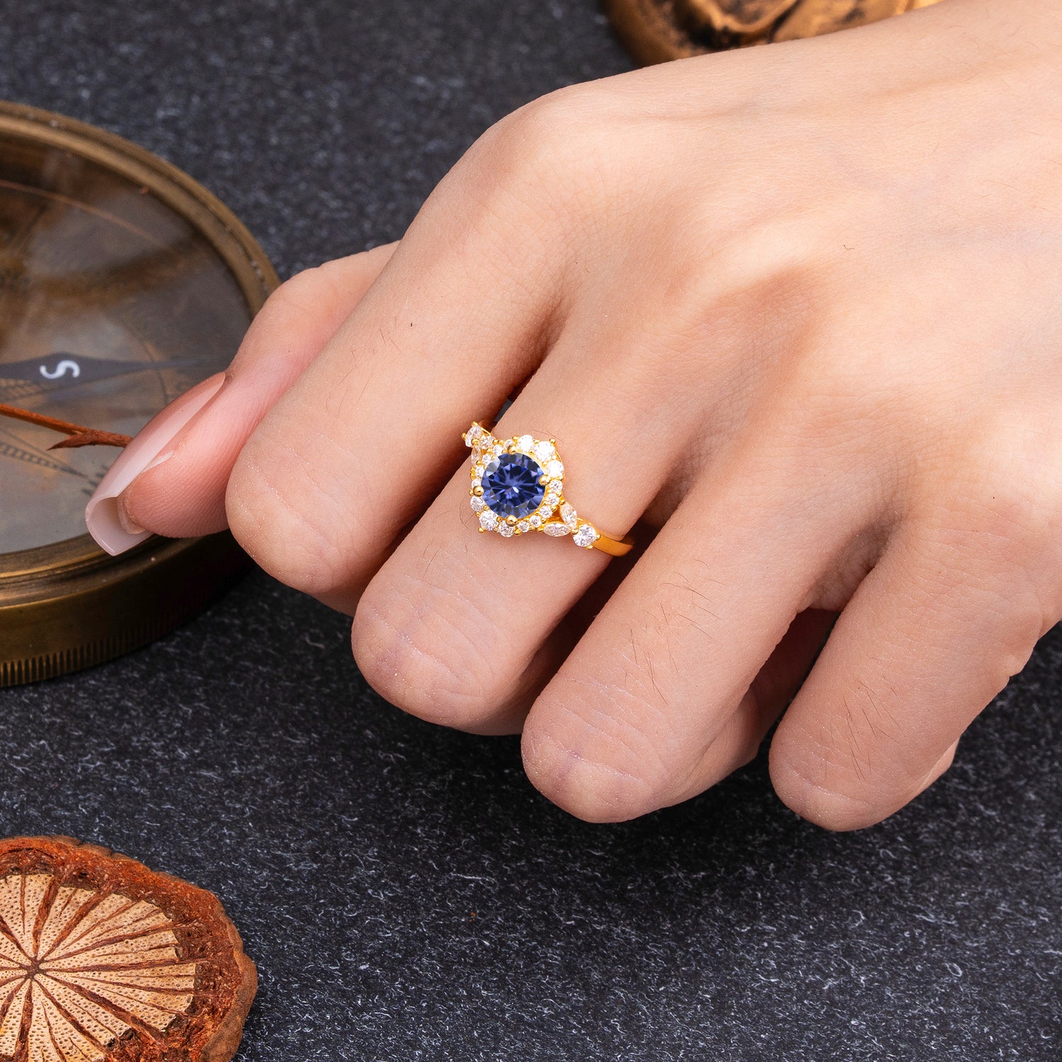 Luxury 4-Prong Round Cut Tanzanite Engagement Ring