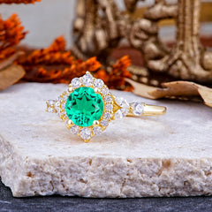 Luxury 4-Prong Round Cut Emerald Engagement Ring